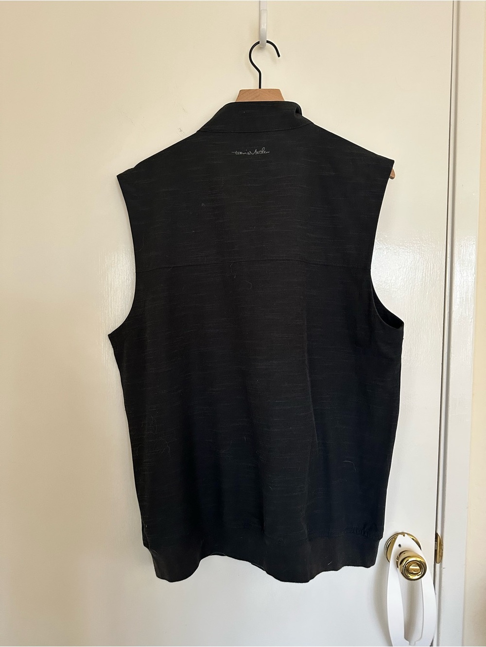 Men’s Travis Matthew vest, black, size L - Picture 2 of 4